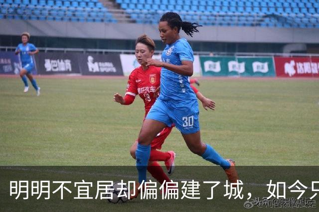 明明不宜居却偏偏建了城，如今只剩几千人，路边全是遗弃的汽车